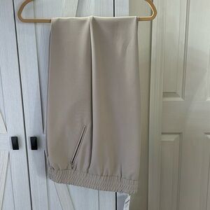 Chicos NWT Taupe Elastic Waist Zipper Pocket Easy Drape Pant Sz 2